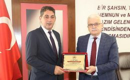 Burhaniye Belediye Başkanı Ali Kemal Deveciler yılın en başarılı Belediye Başkanı seçildi
