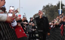 Narlıdere Metrosu'nda Haluk Levent coşkusu