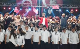 Kemer'in çocuklarından Cumhuriyet ve Atatürk'e vefa konseri