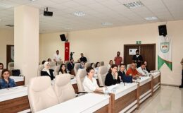 İznik'in benzersiz zanaat ve el sanatları ürünlerini, modern teknolojilerle daha geniş kitlelere ulaştırmayı amaçlayan program İznik Belediyesi'nde başladı