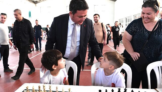 Satranç turnuvasında ilk hamle Başkan Aydın'dan