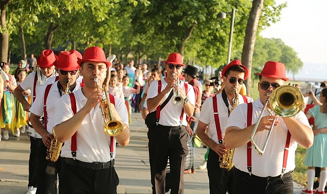 Küçükçekmece Belediyesi ve Seiba Uluslararası Hikâye Anlatıcılığı Merkezi'nin ortaklaşa düzenlediği &apos;V. Uluslararası Masalİstanbul' Festivali, Göl Kenarı Amfi Tiyatro'da başladı