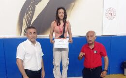 Nevşehir Belediyesi sporcuları, Mersin'de katıldıkları Kick Boks Türkiye Şampiyonası Grup Seçmeleri müsabakalarında önemli dereceler elde etti